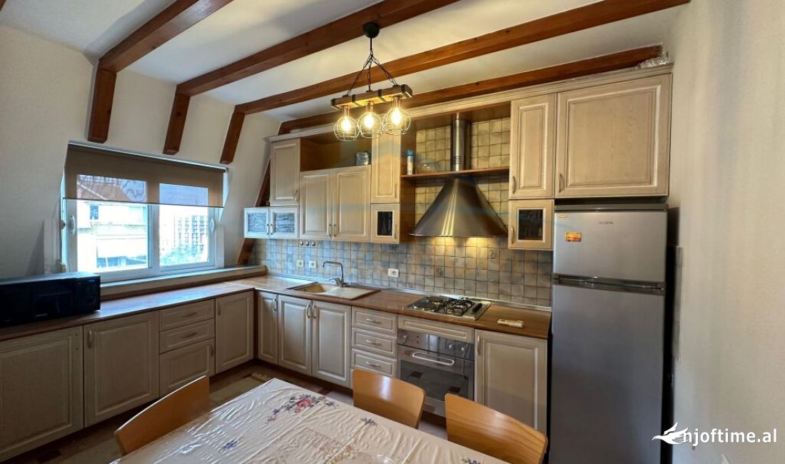 Shtepi me qera Apartament ne Tirane, 2+1, Mobilimi E mobiluar, Pagesa 750  Euro.