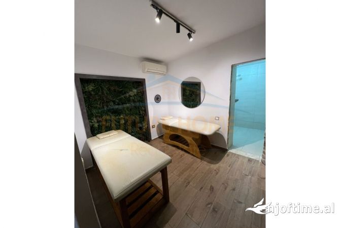 Jepet me Qera, Ambient Biznesi , Petro Nini , Tirane.