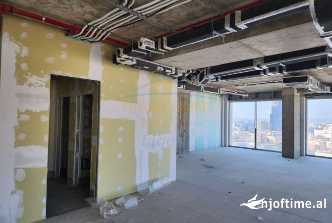 Business Property in Sale 3+1 in Tirana - 2,400,000 Euro