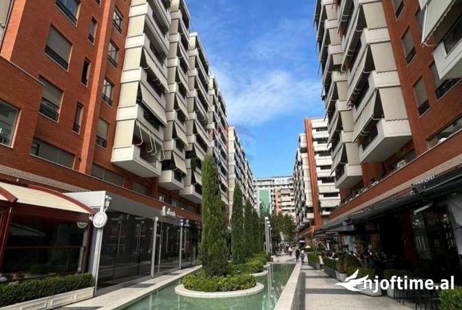 Ambiente Commerciale in Affitto 3+1 a Tirana - 5,500 Euro