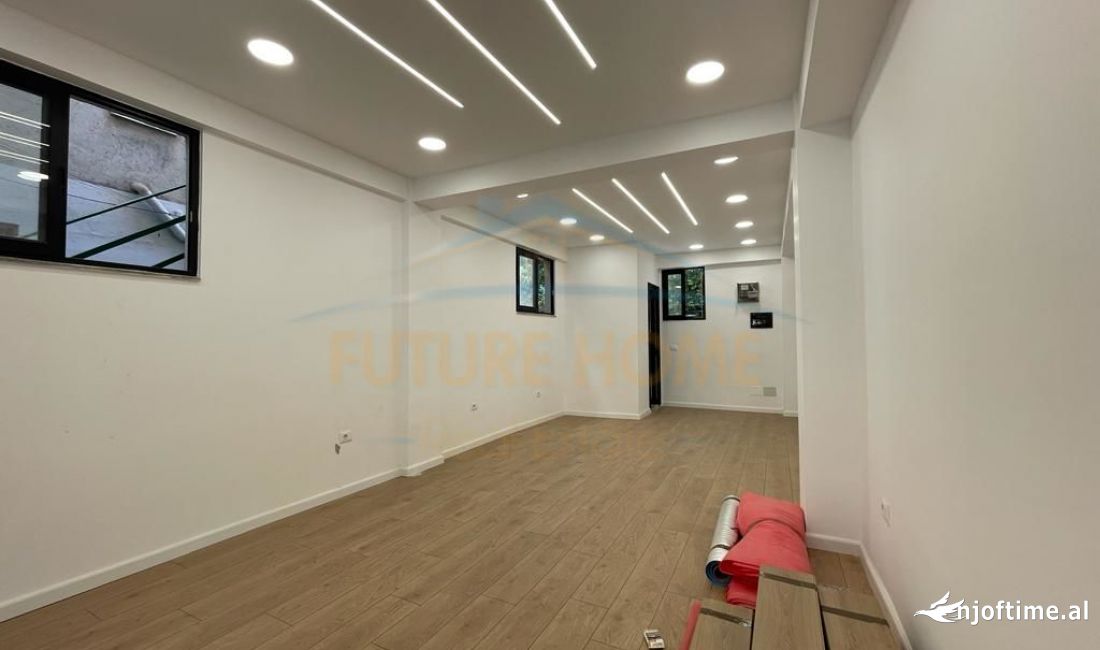 Shitet, Ambient Biznesi, Rruga e Kavajes, Tirane.