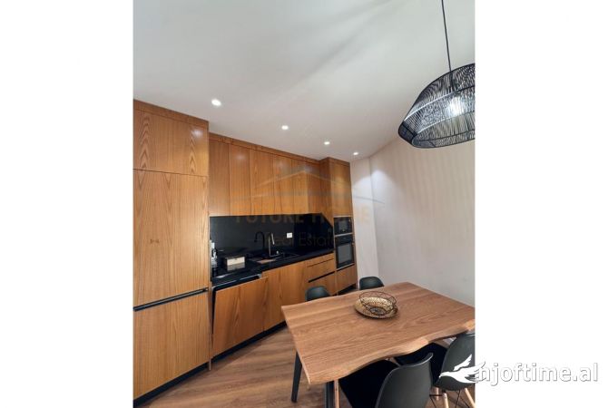 Shtepi ne shitje Apartament ne Tirane, 2+1, Mobilimi E mobiluar, Pagesa 280,000  Euro.