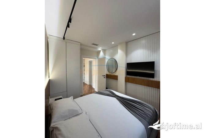 Shtepi ne shitje Apartament ne Tirane, 2+1, Mobilimi E mobiluar, Pagesa 280,000  Euro.