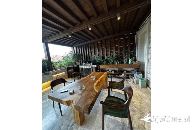 Appartamento in vendita a Tirana 3+1, Arredato