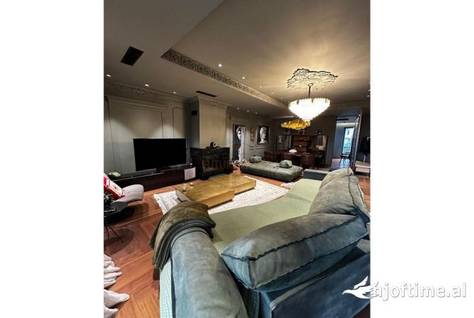 Appartamento in vendita a Tirana 3+1, Arredato