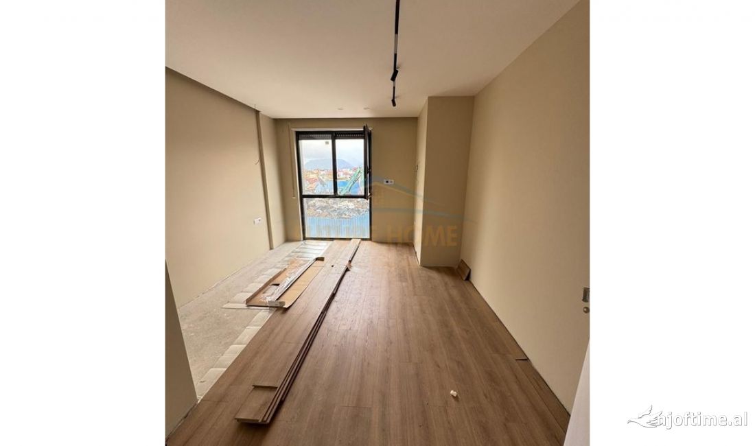 Shtepi ne shitje Apartament ne Tirane, 1+1, Mobilimi Pjeserisht e mobiluar, Pagesa 125,000  Euro.