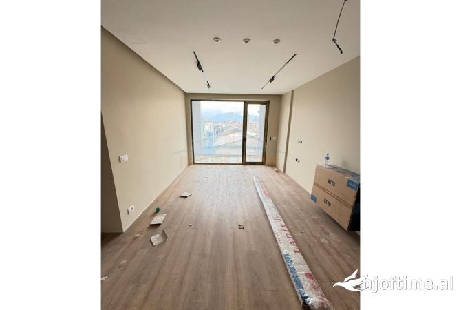 Shtepi ne shitje Apartament ne Tirane, 1+1, Mobilimi Pjeserisht e mobiluar, Pagesa 125,000  Euro.