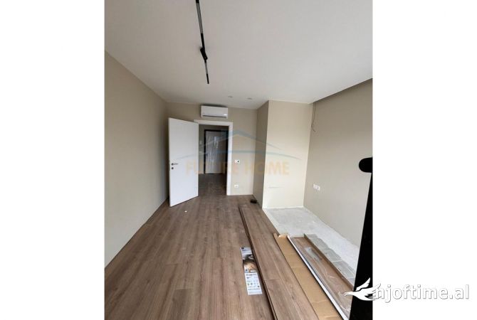 Shtepi ne shitje Apartament ne Tirane, 1+1, Mobilimi Pjeserisht e mobiluar, Pagesa 125,000  Euro.