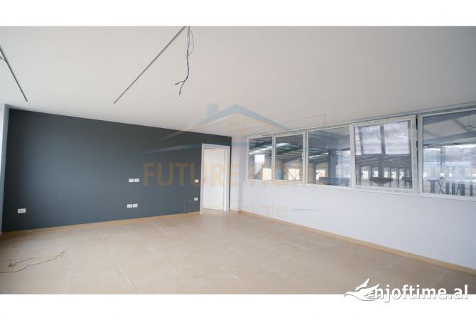 Qera, Kapanon, Autostrada Tirane-Durres.