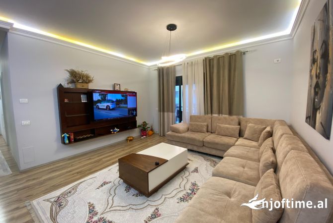 Shitet,Super Apartament 3+1+2+Post Parkimi , Green City