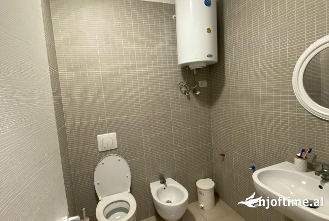 Shtepi ne shitje Apartament ne Tirane, 3+1, Mobilimi E mobiluar, Pagesa 260,000  Euro.