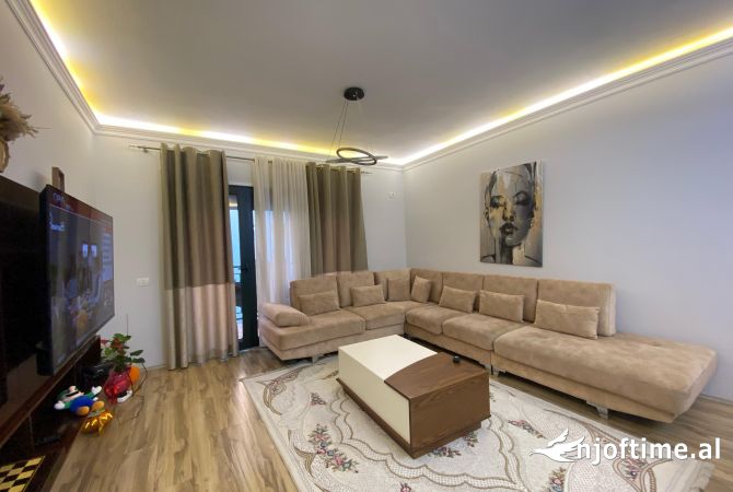 Shtepi ne shitje Apartament ne Tirane, 3+1, Mobilimi E mobiluar, Pagesa 260,000  Euro.
