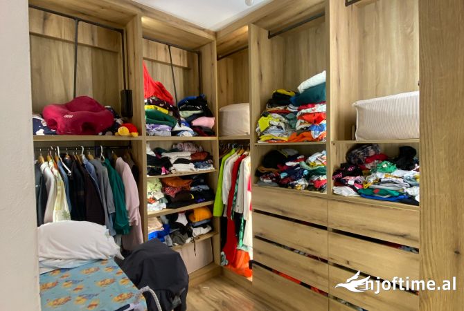 Shtepi ne shitje Apartament ne Tirane, 3+1, Mobilimi E mobiluar, Pagesa 260,000  Euro.