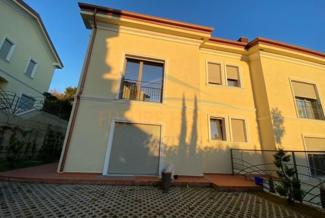 Shitet, Vilë 3 Katëshe, Rezidenca Porta e Gjelbër, Tiranë.