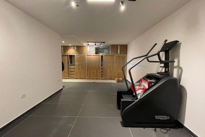 Villa di lusso in vendita a Tirana 4+1, Arredato