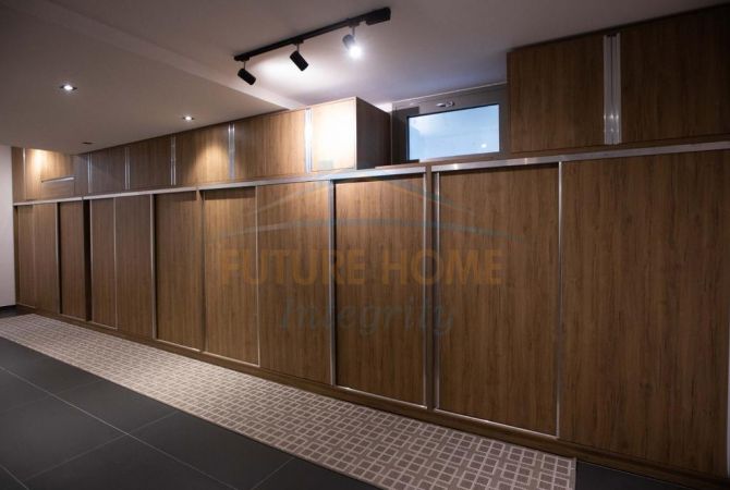 Villa di lusso in vendita a Tirana 4+1, Arredato