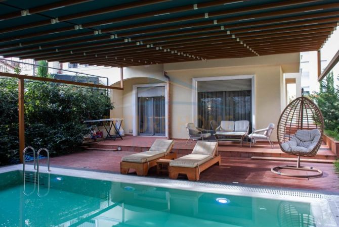 Villa di lusso in vendita a Tirana 4+1, Arredato