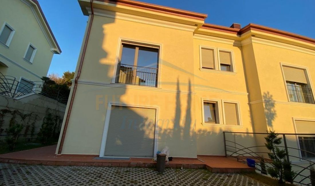 Villa di lusso in vendita a Tirana 4+1, Arredato