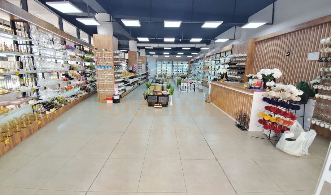 Shitet, Ambient Biznesi ,Komuna e Parisit , Tirane