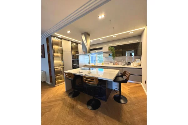 Shtepi ne shitje Apartament ne Tirane, 2+1, Mobilimi E mobiluar, Pagesa 370,000  Euro.