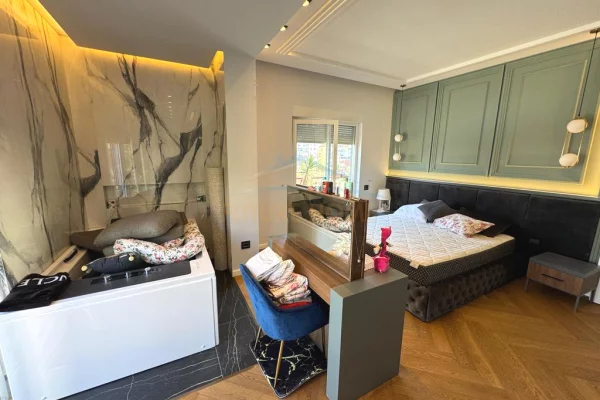 Shtepi ne shitje Apartament ne Tirane, 2+1, Mobilimi E mobiluar, Pagesa 370,000  Euro.