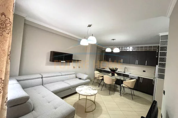 Shtepi ne shitje Apartament ne Tirane, 2+1, Mobilimi E mobiluar, Pagesa 158,000  Euro.