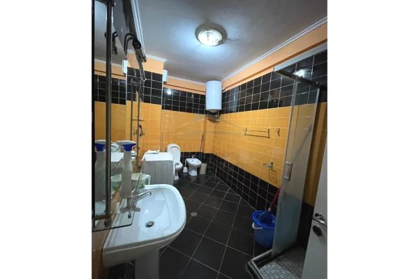 Shtepi ne shitje Apartament ne Tirane, 2+1, Mobilimi E mobiluar, Pagesa 158,000  Euro.