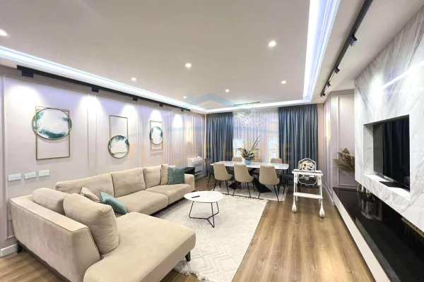 Shitet , Apartament 3+1+2 , Unaza e Re