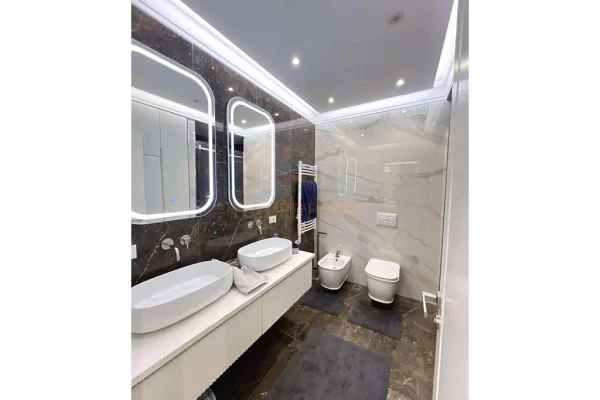 Shtepi ne shitje Apartament ne Tirane, 3+1, Mobilimi E mobiluar, Pagesa 245,000  Euro.