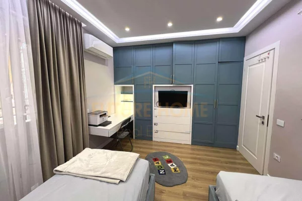 Shtepi ne shitje Apartament ne Tirane, 3+1, Mobilimi E mobiluar, Pagesa 245,000  Euro.