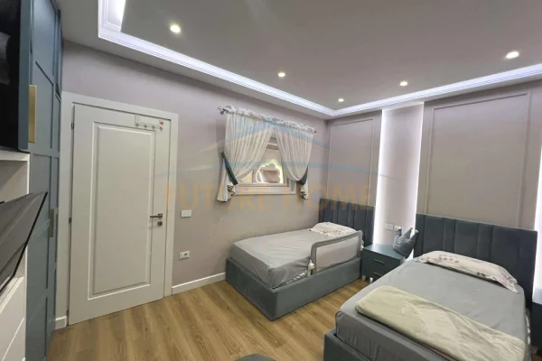 Shtepi ne shitje Apartament ne Tirane, 3+1, Mobilimi E mobiluar, Pagesa 245,000  Euro.