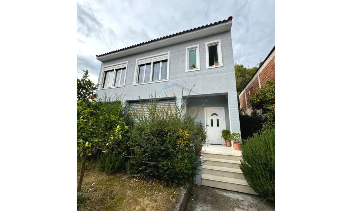 Casa privata/Indipendente in vendita a Tirana 3+1, Arredato