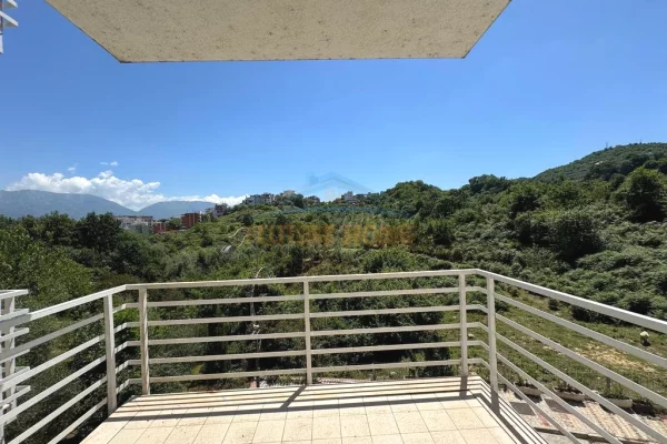 Casa privata/Indipendente in vendita a Tirana 2+1, Arredato