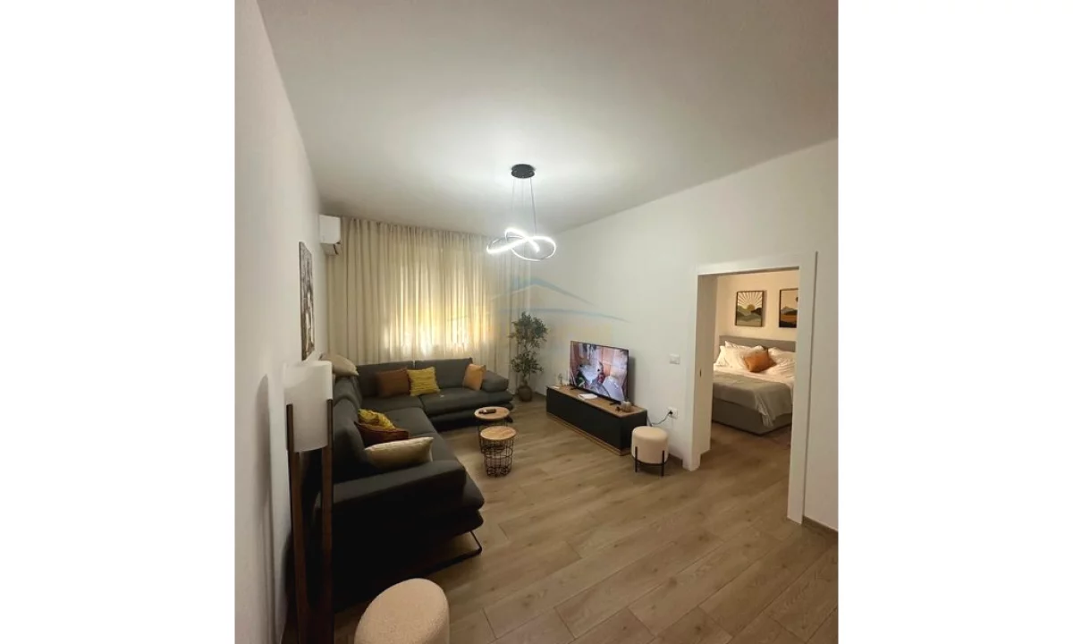 Shtepi me qera Apartament ne Tirane, 2+1, Mobilimi E mobiluar, Pagesa 850  Euro.