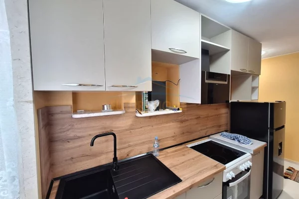 Shtepi me qera Apartament ne Tirane, 2+1, Mobilimi E mobiluar, Pagesa 800  Euro.