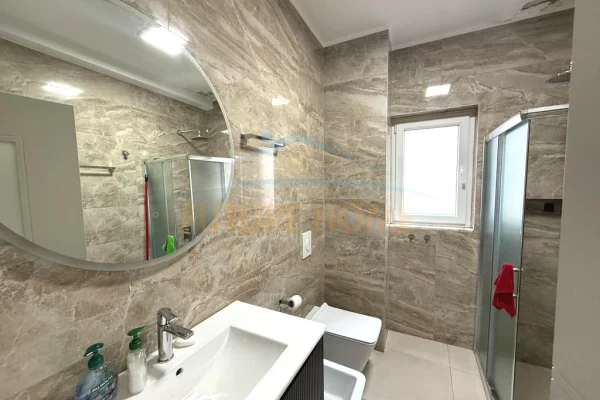 Shtepi me qera Apartament ne Tirane, 2+1, Mobilimi E mobiluar, Pagesa 900  Euro.