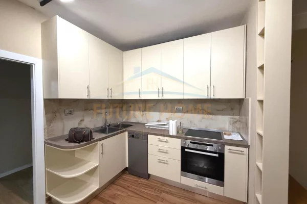 Shtepi me qera Apartament ne Tirane, 2+1, Mobilimi E mobiluar, Pagesa 900  Euro.