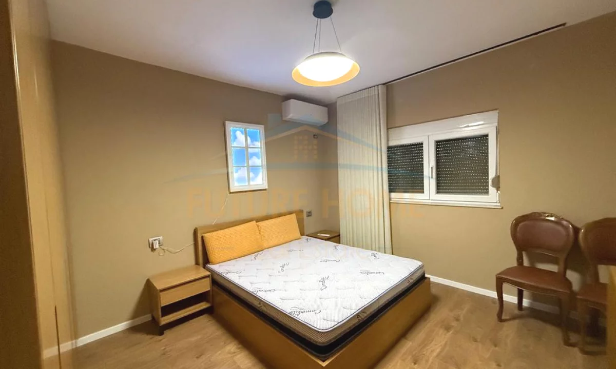 Shtepi me qera Apartament ne Tirane, 2+1, Mobilimi E mobiluar, Pagesa 900  Euro.