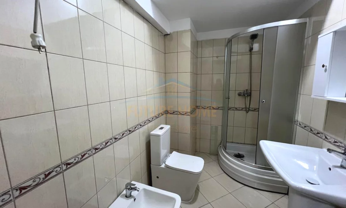 Shtepi me qera Apartament ne Tirane, 3+1, Mobilimi E mobiluar, Pagesa 1,100  Euro.