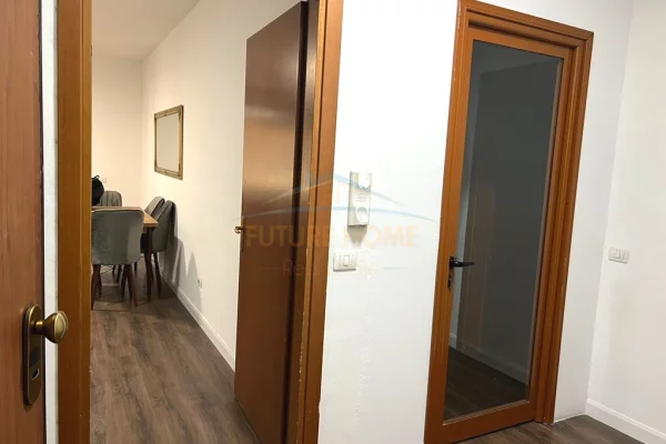 Shtepi me qera Apartament ne Tirane, 3+1, Mobilimi E mobiluar, Pagesa 1,100  Euro.