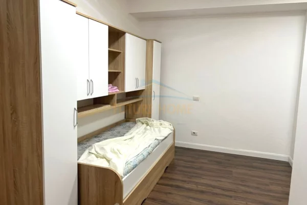 Shtepi me qera Apartament ne Tirane, 3+1, Mobilimi E mobiluar, Pagesa 1,100  Euro.