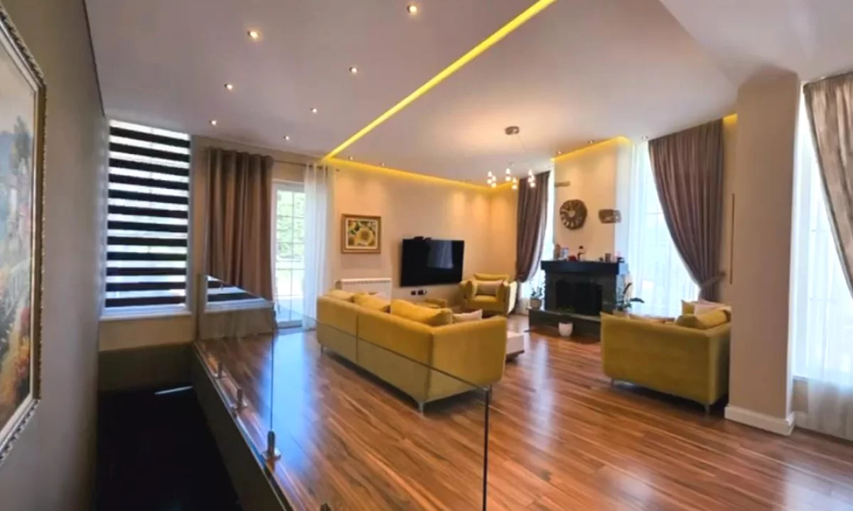 Villa di lusso in vendita a Tirana 5+1, Arredato