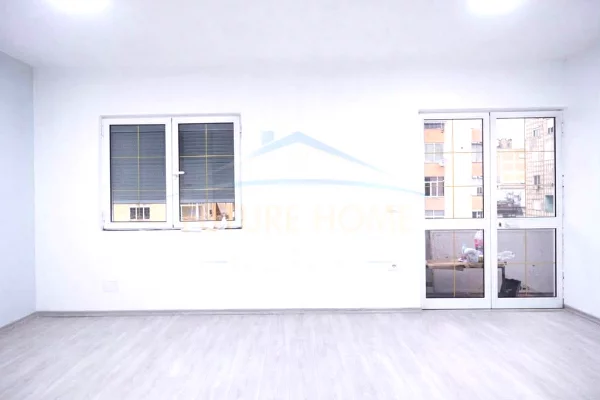 Shtepi me qera Apartament ne Tirane, 2+1, Mobilimi Bosh, pa mobiluar, Pagesa 900  Euro.