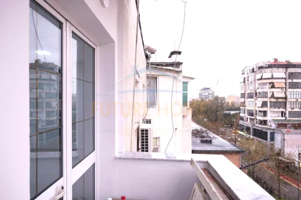 Shtepi me qera Apartament ne Tirane, 2+1, Mobilimi Bosh, pa mobiluar, Pagesa 900  Euro.