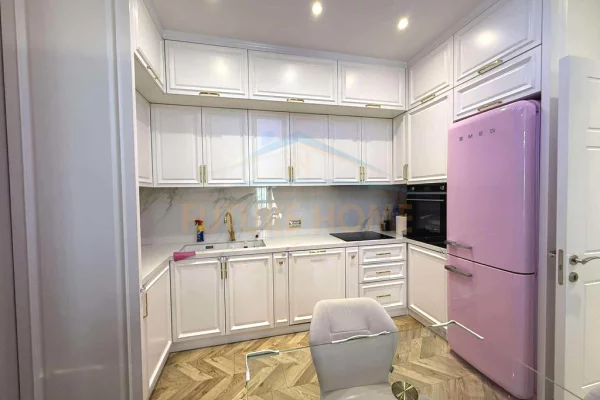 Appartamento in vendita a Tirana 2+1, Arredato