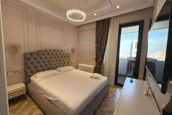 Appartamento in vendita a Tirana 2+1, Arredato