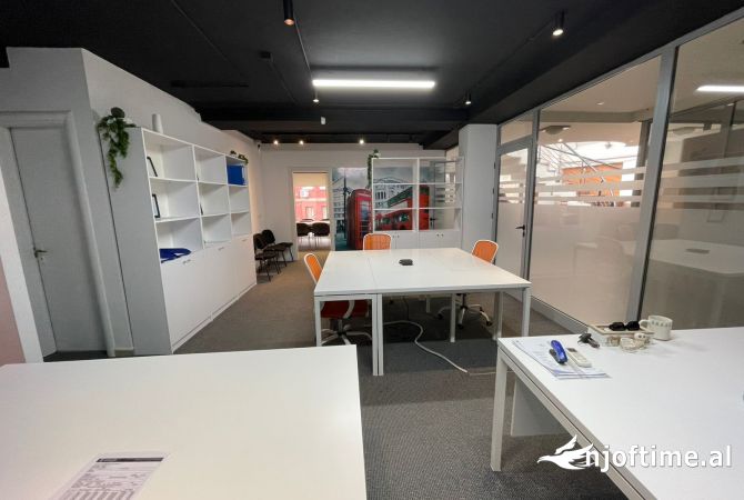 Ambiente Commerciale in Affitto 3+1 a Tirana - 1,100 Euro