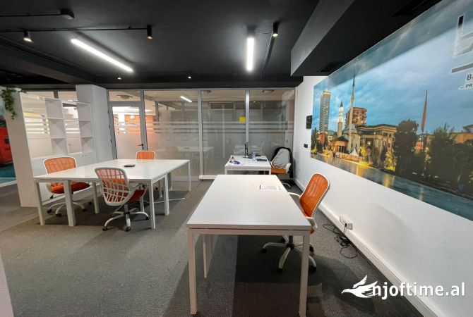 Ambiente Commerciale in Affitto 3+1 a Tirana - 1,100 Euro