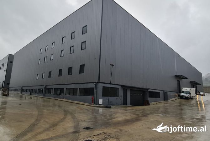 Ambiente Commerciale in Affitto 4+1 a Tirana - 60 Euro