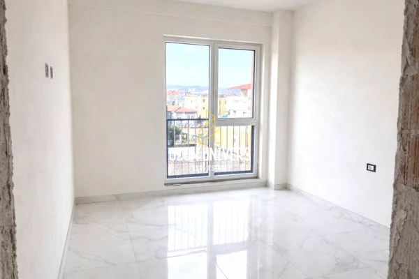 Shtepi me qera Apartament ne Tirane, 2+1, Mobilimi Bosh, pa mobiluar, Pagesa 60,000  Leke.
